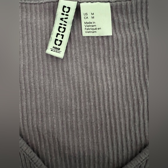 H & M Women’s Cropped Long Sleeve - Picture 2 of 3